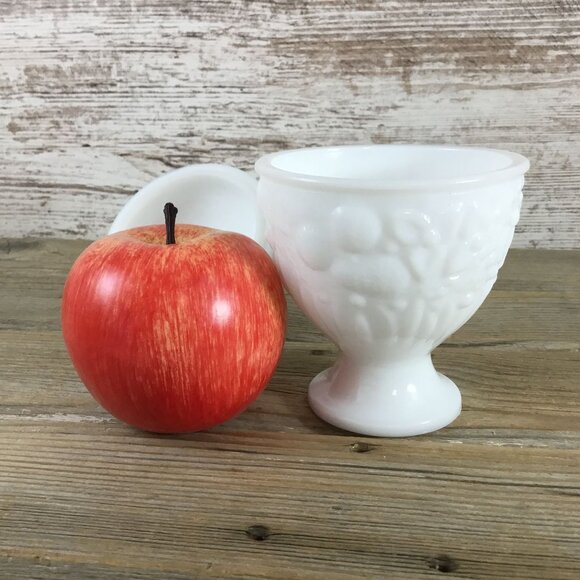 Vintage Avon White Milk Glass Lidded Pedestal Candy Dish Floral Design - Picture 8 of 10